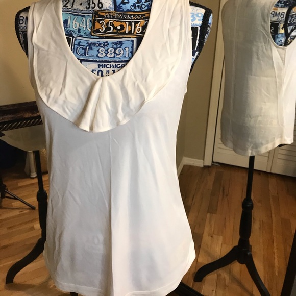 ❌Cream sleeveless Ann Taylor Shirt Small - Picture 2 of 3